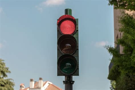 passaggio col semaforo rosso sanzione